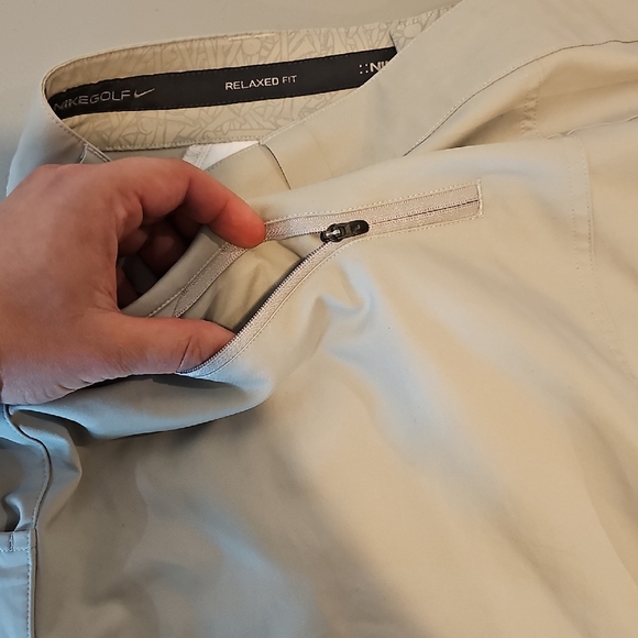 Nike Golf Relaxed Fit 41x30 Men's Beige Pants - Picture 9 of 9